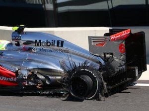 Компания Pirelli не виновата в массовых проколах шин на заездах Формулы-1
