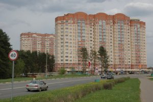 Московские дворы изолируют от скоростных трасс