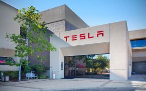 Компания Tesla планирует заняться разработками автомобиля-амфибии