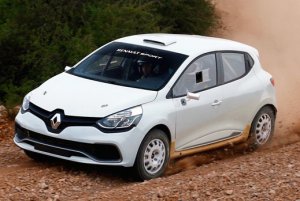 Renault Clio приспособили для раллийных гонок
