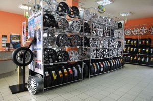 Выбираем магазин где купить шины и диски в Симферополе